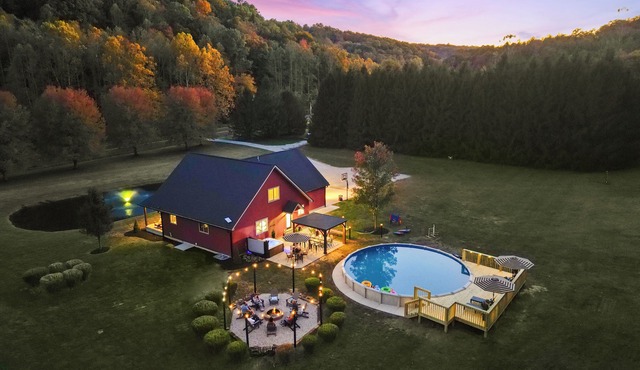 Ruby Ridge | Speakeasy, Heated Pool, Fishing Pond, Theater, GameRoom & More