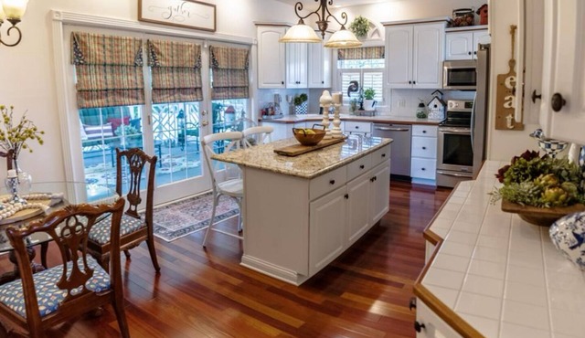 RuneStone Ranch:Directly on Lake Cumberland,Private Upper Level, Russell Springs