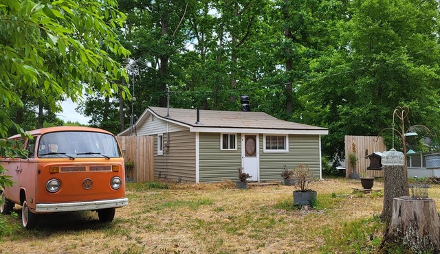 Rustic and Eclectic open floor Plan Cabin with Canal view In Cranberry lake 😋.