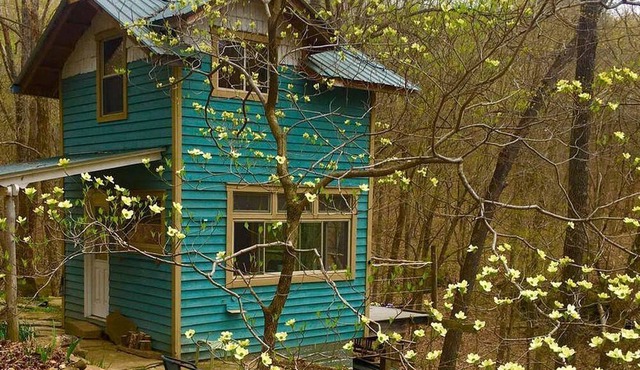 Rustic Off-Grid Cabin Getaway near Wayne National Forest, Ohio