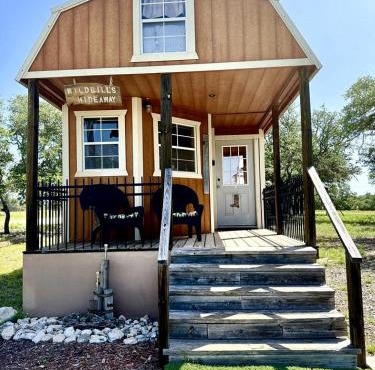Rustic Ranch Hideaway Cabin with Stargazing & Sunset Views near Kerrville in Mountain Home, Texas