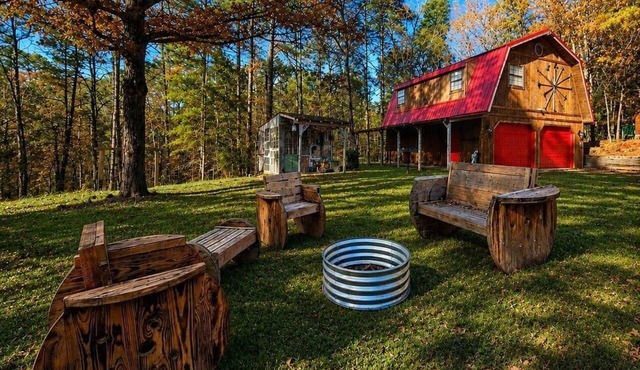 Rustic Retreat near Lake O the Pines