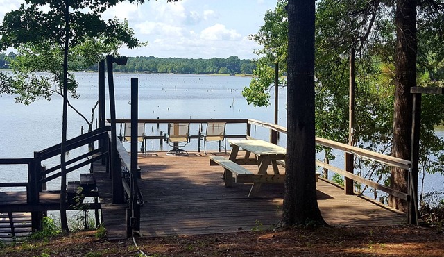 Rustic Waterfront Cabin on Toledo Bend Lake