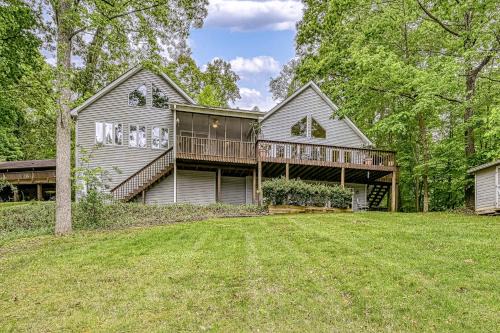 S'thern Rock - Lakefront home with views, dock, screened porch, canoe