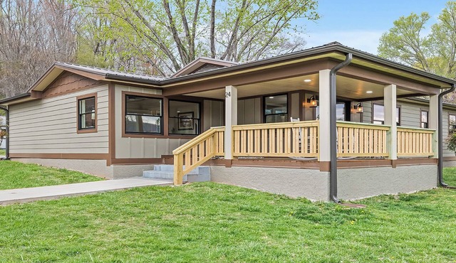 Sagewood Cottage - A Quiet Mtn. Retreat - 3 BR's and 2 BA's near Lake Junaluska