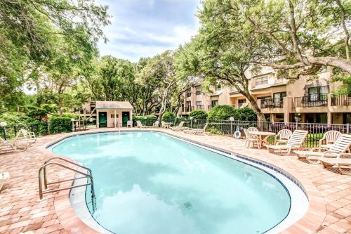 Sailmaker 203 Lovely 2BR Oceanfront | Patio | Pool