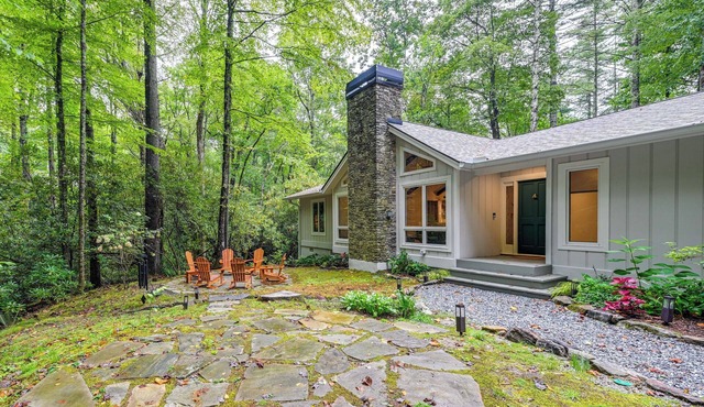 Sapphire Home w/Fireplace Near Skiing & Hiking!
