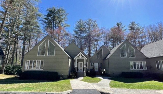 Sapphire Valley Townhouse BEAUTIFUL-2 min. walk to amenities & restaurants!
