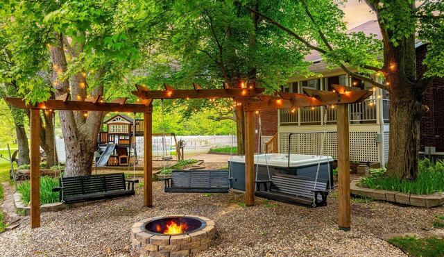 Schoolhouse now 5K Sq ft Lux BNB: Gym, Sauna, HotTub, GameRoom, Billiards, pets