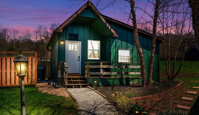 Scouts Cottage - Pickleball Court, Hot Tub, Trails