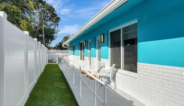 Sea Star-Newly Renovated Studio with Bathroom and Kitchenette