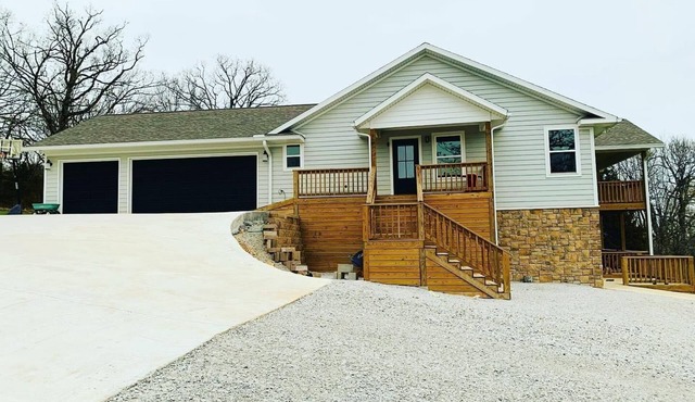 Secluded 2 Story Split Level Home near Wedding Venue Sleeps 2-12