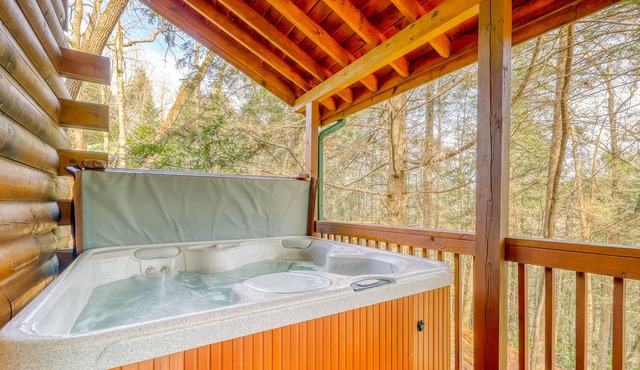 Secluded creekfront cabin w/ firepit, private hot tub