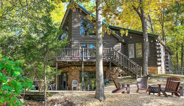 Secluded Lakeside Lodge with Private 5-Acre Fishing Lake and Hot Tub Near Lake Barkley, Kentucky