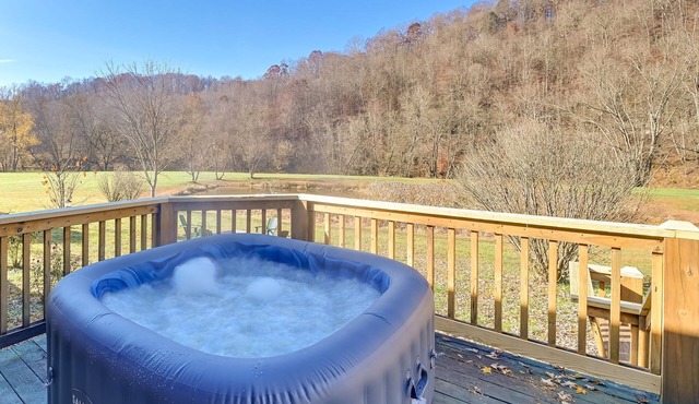 Secluded Retreat: BBQ, Lawn Games, & Fire Pit!
