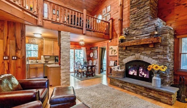 Secluded Torch Lake Cabin, 3BR, Sleeps 8, Firepit