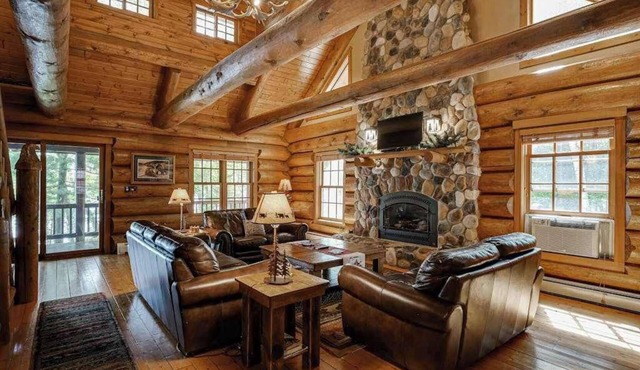 Secluded waterfront log cabin with game room, dock, fire pit & deck
