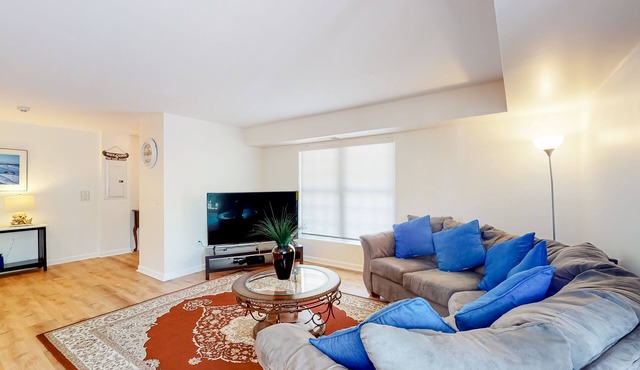 Second-floor condo with full kitchen, washer/dryer, central AC, & boat slip use