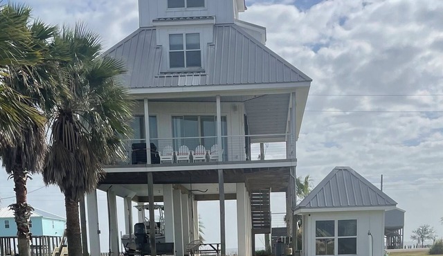 Serendipity Lake House on Lake Pontchartrain with 300' lighted private pier