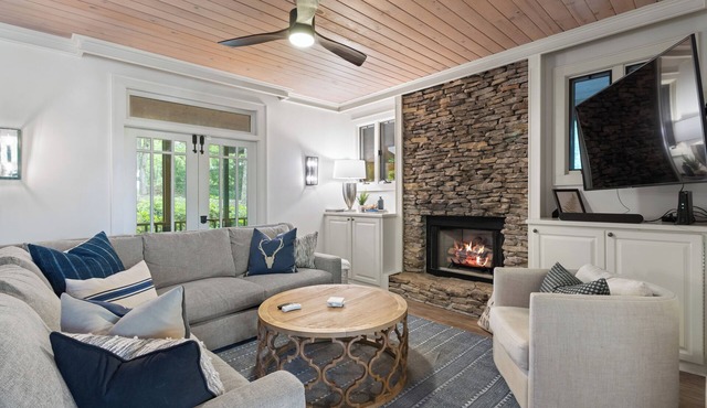 Serene Mountain Retreat With Breathtaking Mountain Views | Hillside Terrace