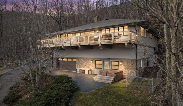 Seven Devils Sky Haven: Hot Tub, Tubing, and Mountain Views