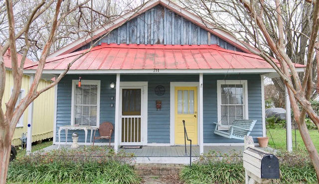Shanty Bellum Too | 2/1, Washer/Dryer, Full Kitchen