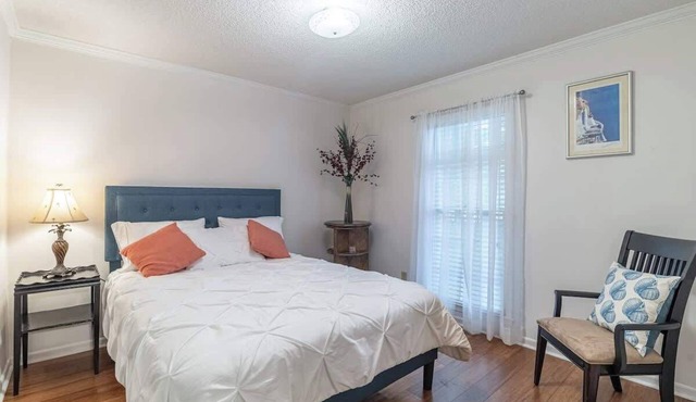 Short Drive To Ft. Jackson, Screened Porch, 3 TVs