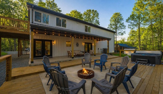 Sleeps 12 | Hot Tub + Lake Access | Game Loft