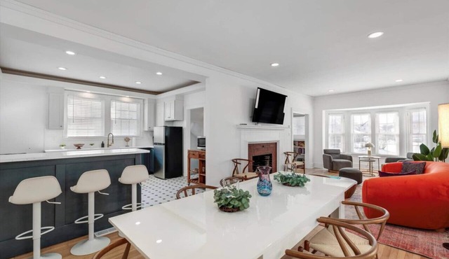 Sleeps 14! 10 Mins to Downtown + Driveway Parking