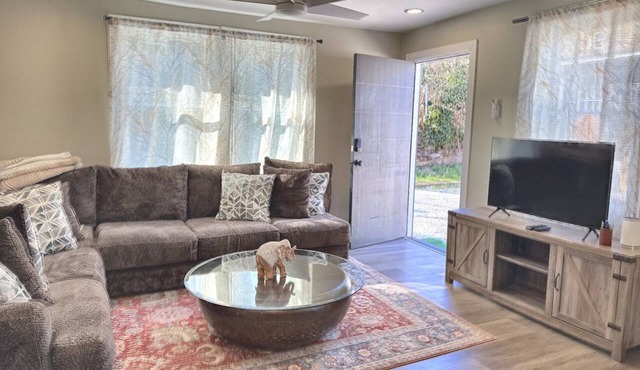 Sleepy Peach sleeps 4 guests 2 bedrooms 2 bathrooms