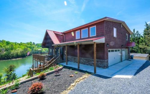 Smoky Mountain Lake Retreat