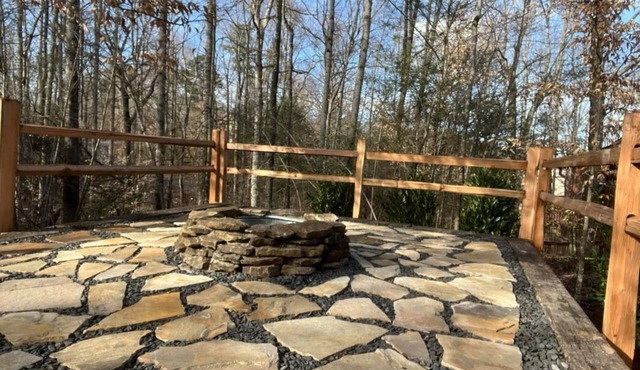 Smoky Mountain Log Cabin · Hot Tub · Fire Pit ·2 kings · Game Room