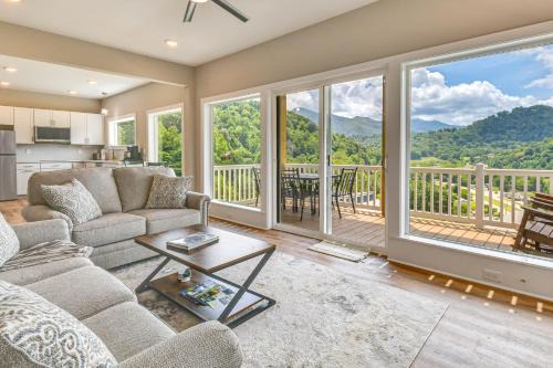 Smoky Mtn Getaway: Modern 2BR/2BA w/Stunning Views