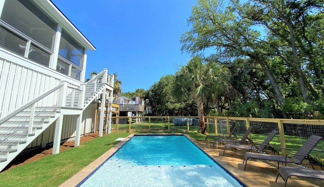 Snowball's Escape: Second Row Showplace w/Private Pool; Screened Porch, Sun Deck, Dogs Welcome