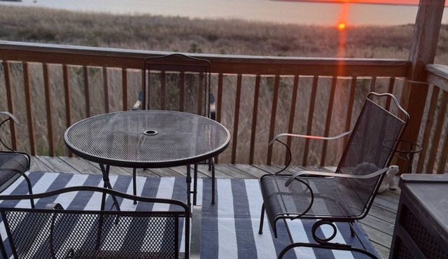 Sound Escape - Water Front Condo Sunset Views
