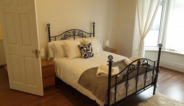 South Shield's Hidden Gem Garnet 3 Bedroom Apartme