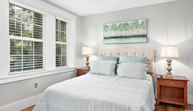 Spacious 1 Bedroom Apt! Pet friendly with Private fenced in back yard and deck!