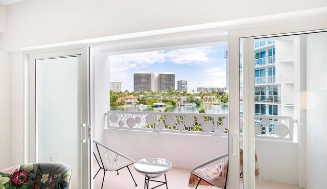 Spacious 1BR Waterfront View with Balcony