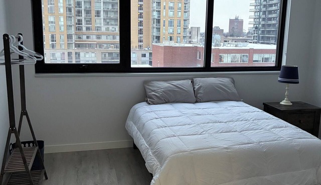 Spacious 2BR + Sofa Bed | Walk to Laurier & Uptown | Free Parking in Waterloo