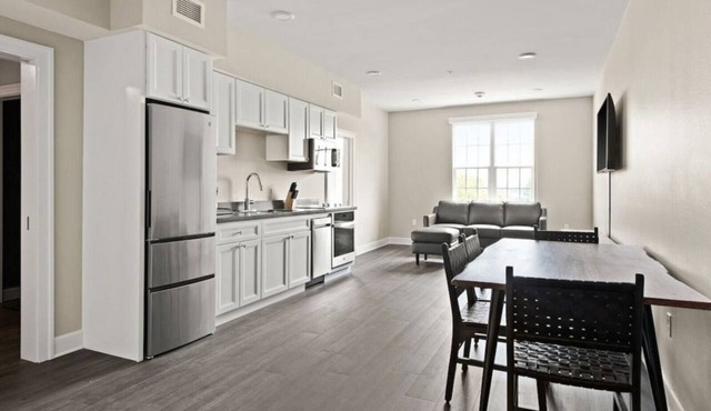 Spacious 2BR Suite Near Bourbon Street Excitement