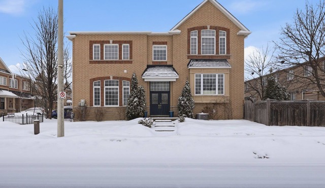 Spacious 3BR Brampton Retreat - Treadmill and Deck in Brampton