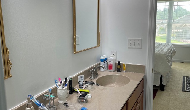 Spacious 4-bedroom house with AC and WiFi in phenomenal South Bend