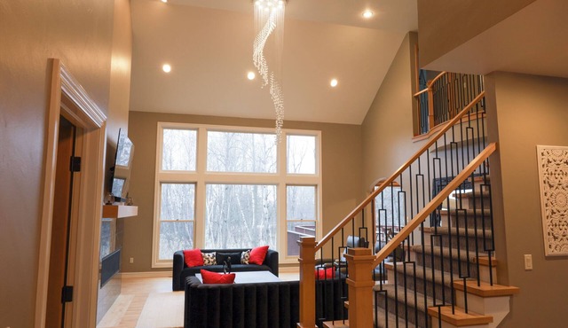 Spacious 4 Bedroom House. EX-home of Pro-Bowl Packer!