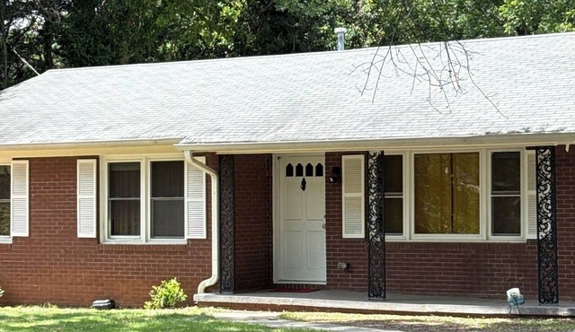 Spacious 4-bedroom house in charming Clermont with AC