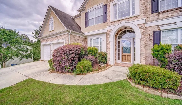 Spacious 4-bedroom house on the hill