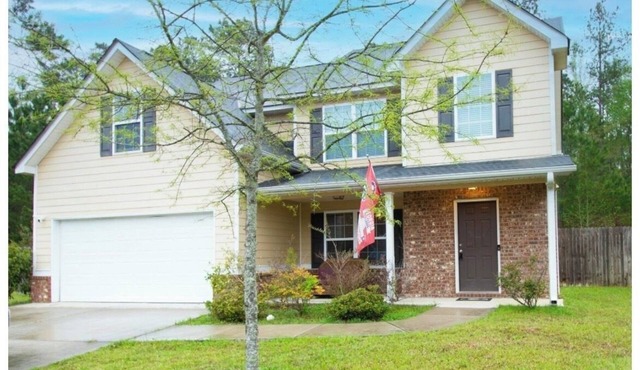 Spacious 4-bedroom house in peaceful Macon with AC