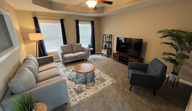 Spacious 4BR Boho - Family + Pet Friendly