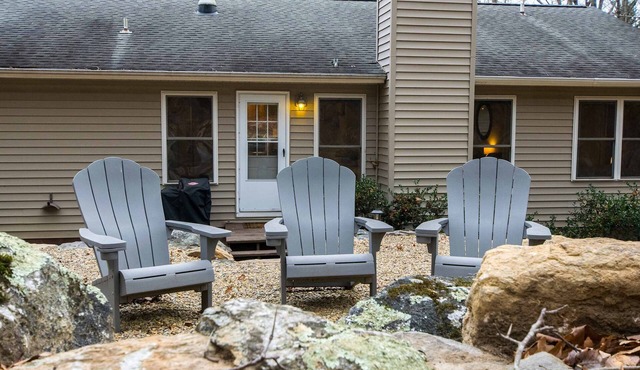 Spacious 4BR Retreat w Free Tix Fire Pit Grill