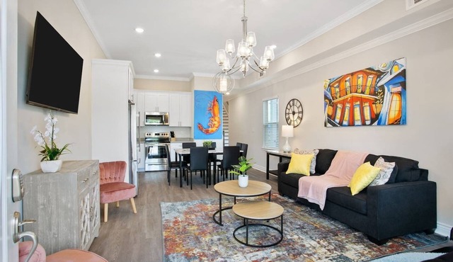Spacious 5BR/5BA w/Parking Near FQ & Superdome