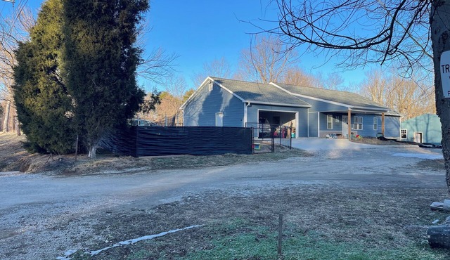 Spacious 6-bedroom house in awesome Boonville with WiFi, 8acres, outdoor gym eq.
